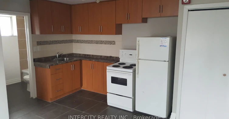 C-14 North Alarton Street, Mississauga, ON, L4T 1J8
