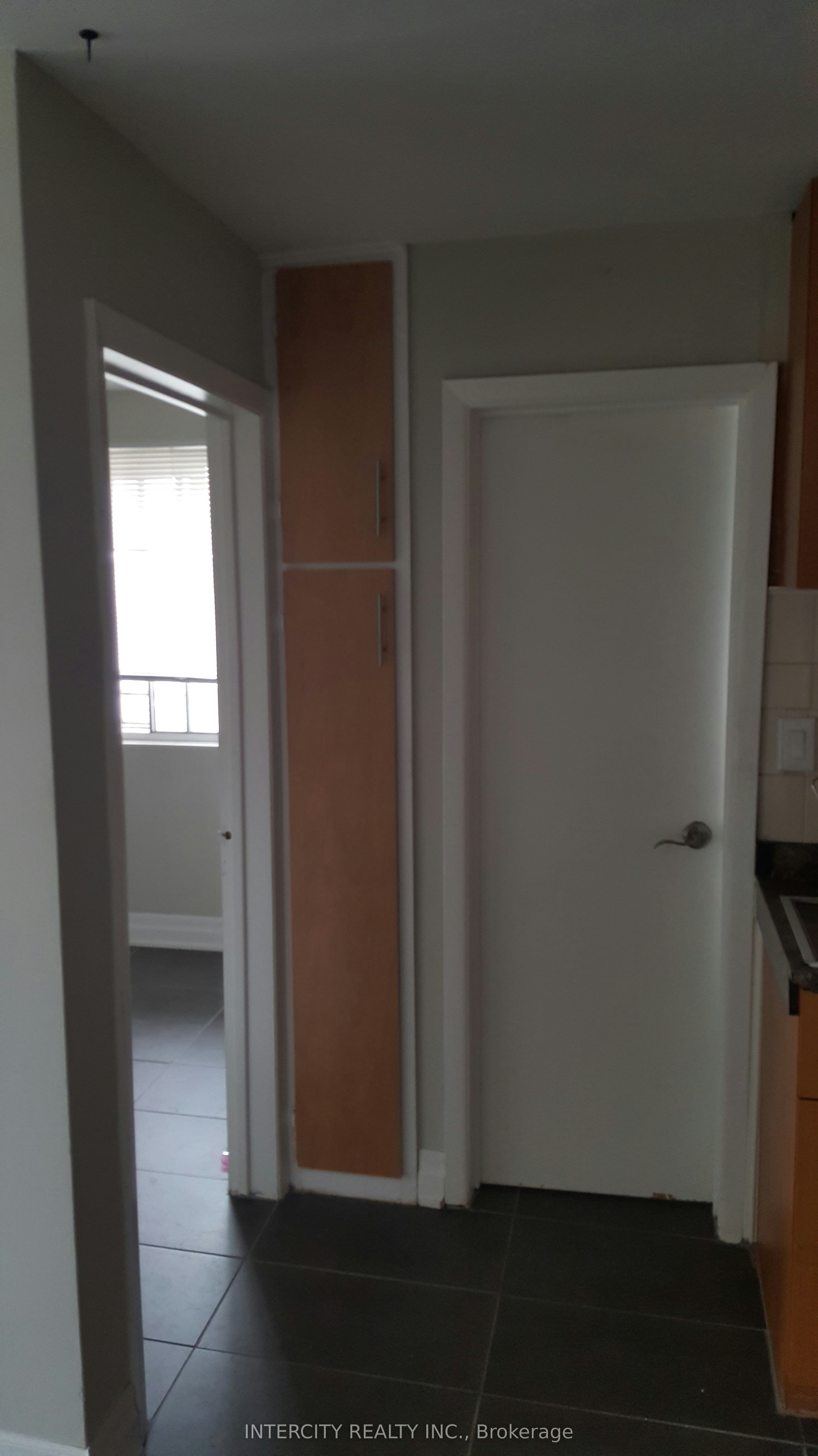 C-14 North Alarton Street, Mississauga, ON, L4T 1J8 - 2