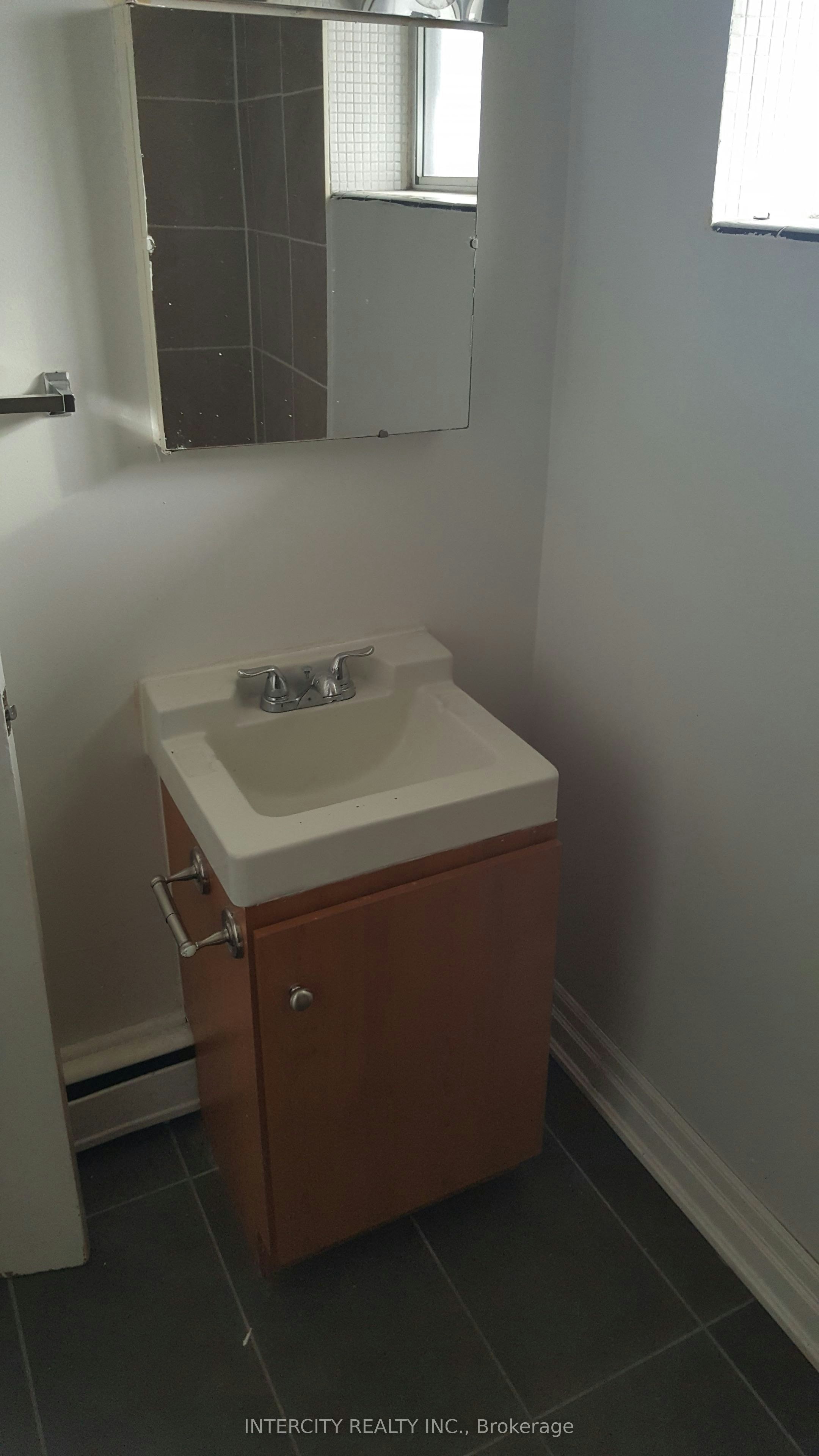 C-14 North Alarton Street, Mississauga, ON, L4T 1J8 - 6