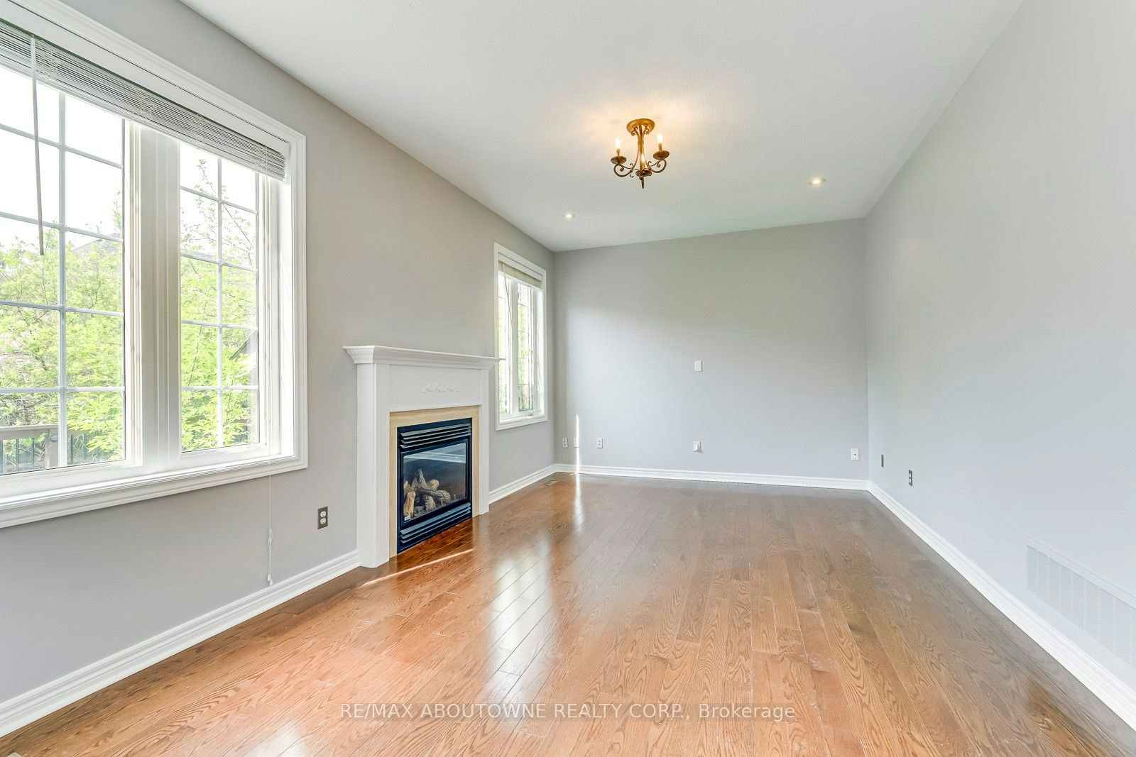 2290 Woodmont Crescent S, Oakville, ON, L6M 5A1 - 20