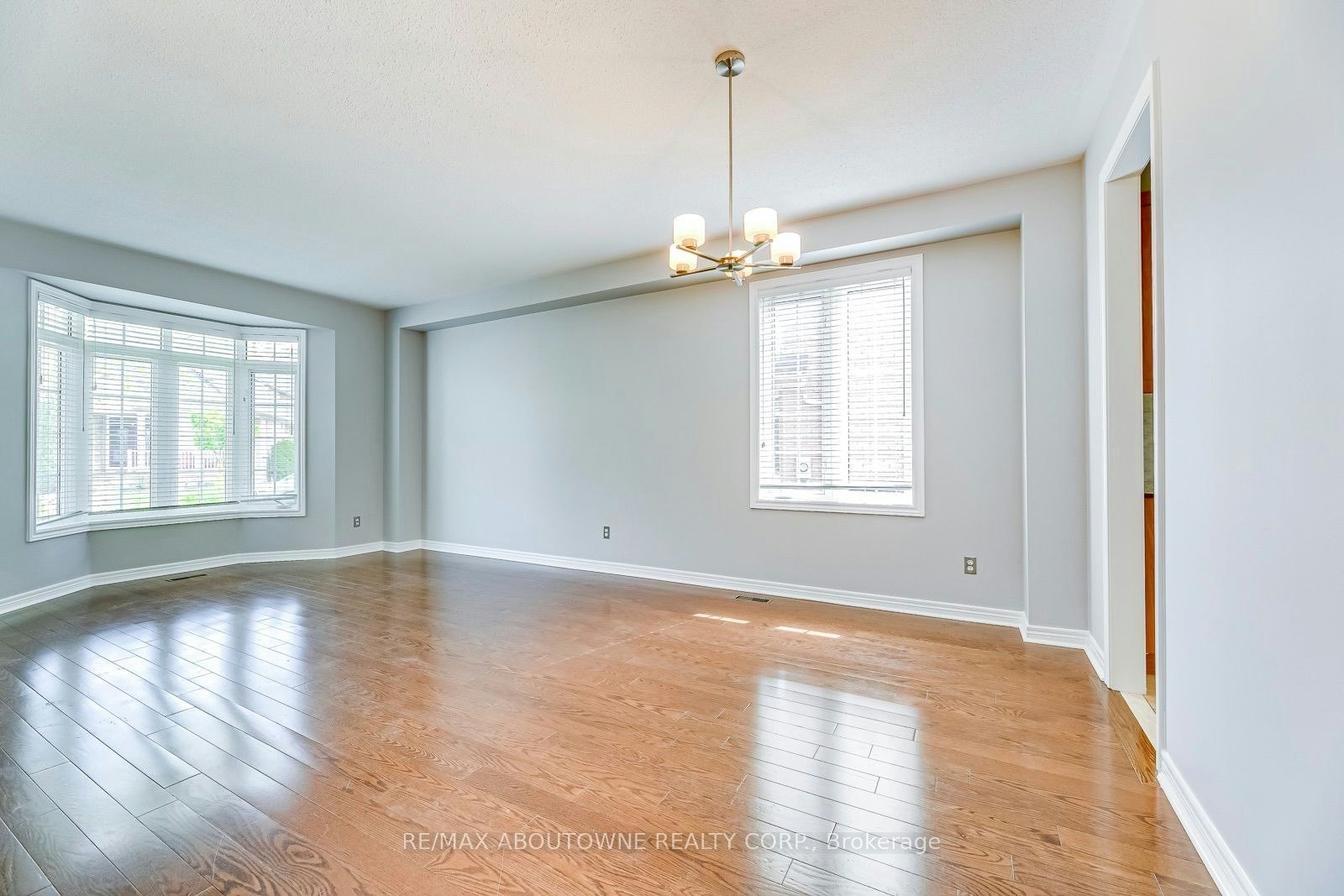 2290 Woodmont Crescent S, Oakville, ON, L6M 5A1 - 6