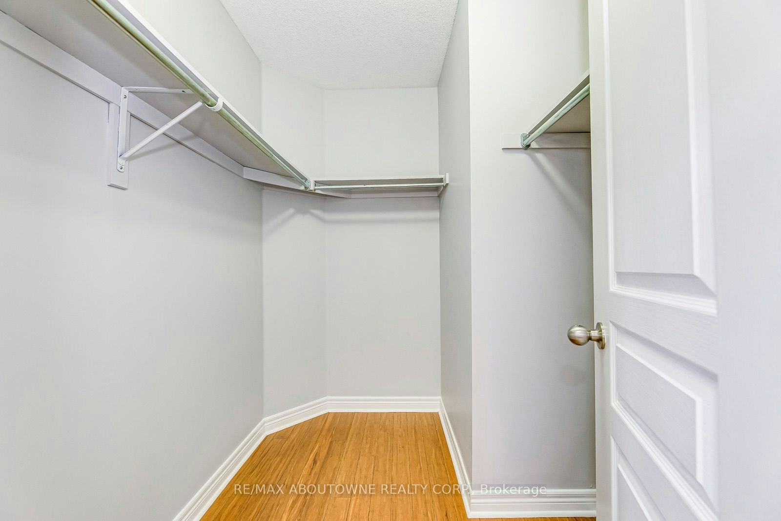 2290 Woodmont Crescent S, Oakville, ON, L6M 5A1 - 30