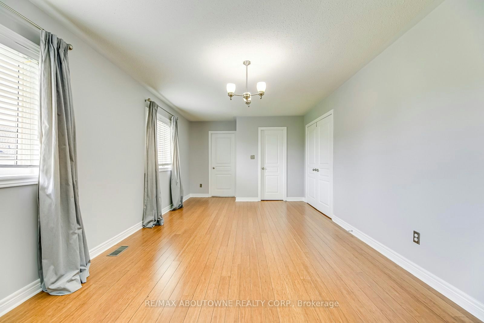 2290 Woodmont Crescent S, Oakville, ON, L6M 5A1 - 28