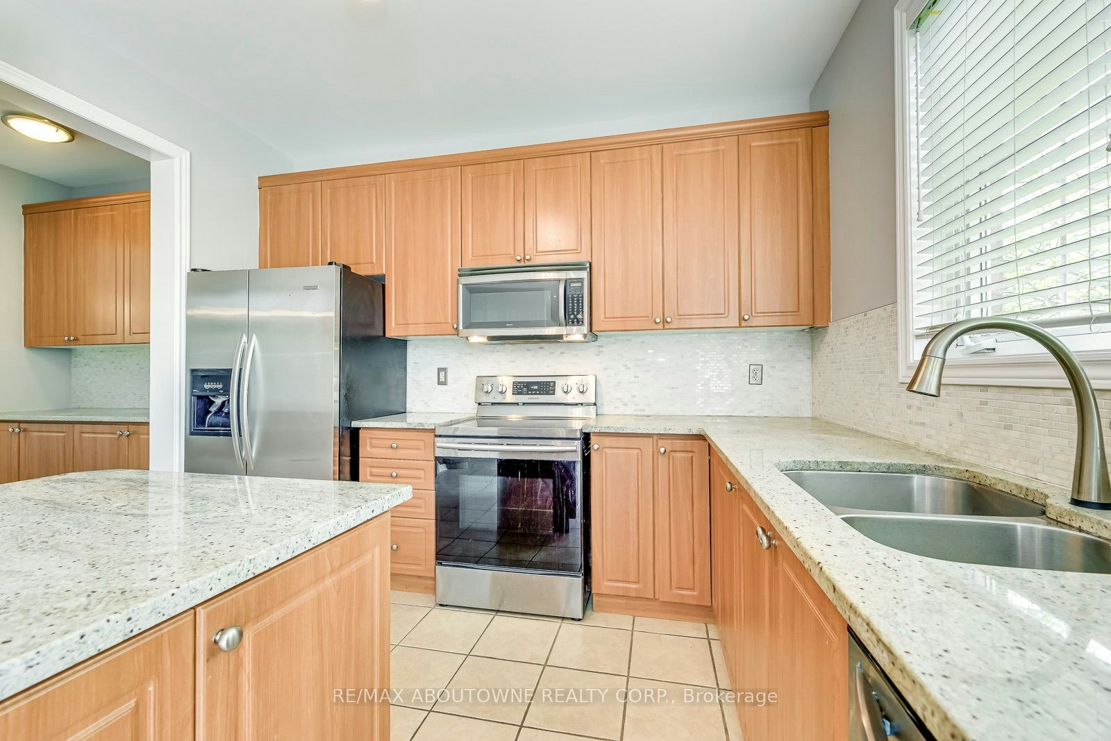 2290 Woodmont Crescent S, Oakville, ON, L6M 5A1 - 16