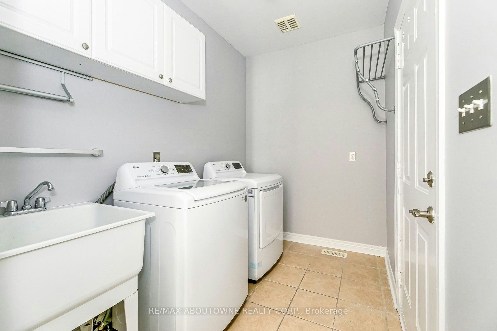 2290 Woodmont Crescent S, Oakville, ON, L6M 5A1 - 23