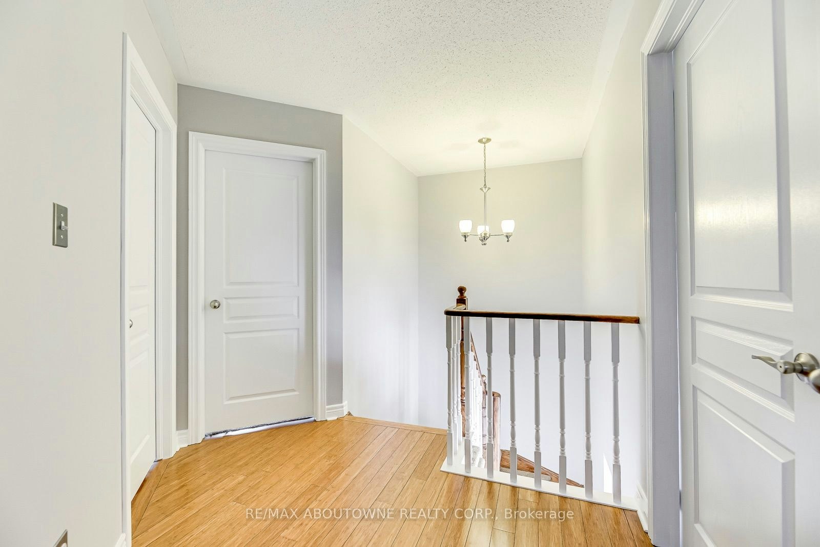 2290 Woodmont Crescent S, Oakville, ON, L6M 5A1 - 25