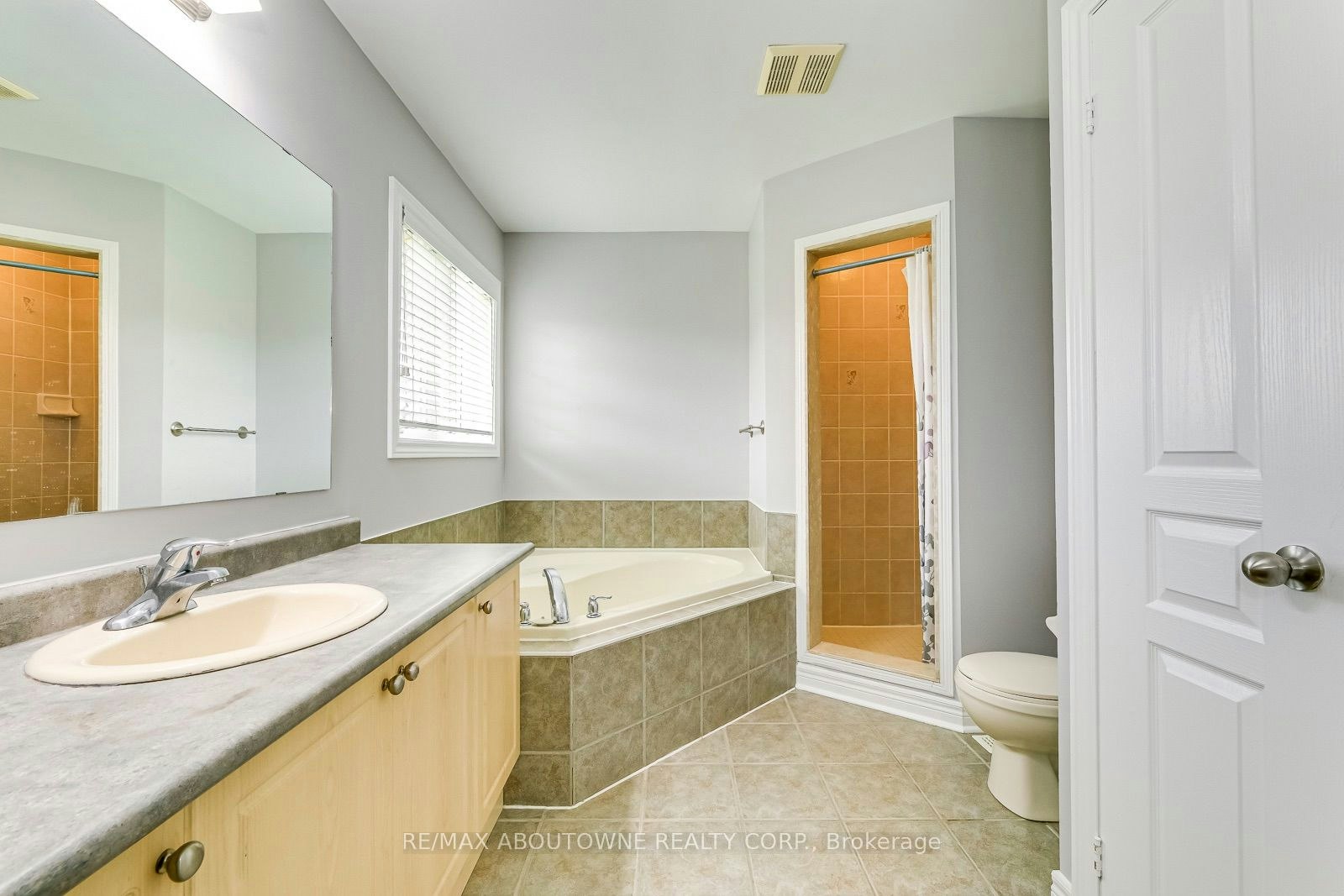 2290 Woodmont Crescent S, Oakville, ON, L6M 5A1 - 29