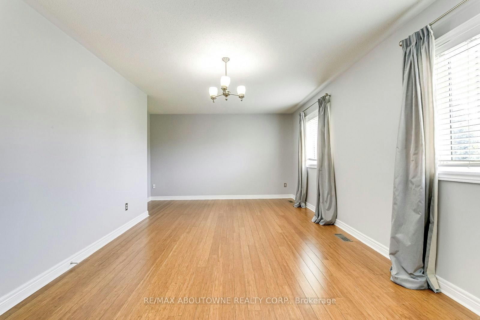 2290 Woodmont Crescent S, Oakville, ON, L6M 5A1 - 26
