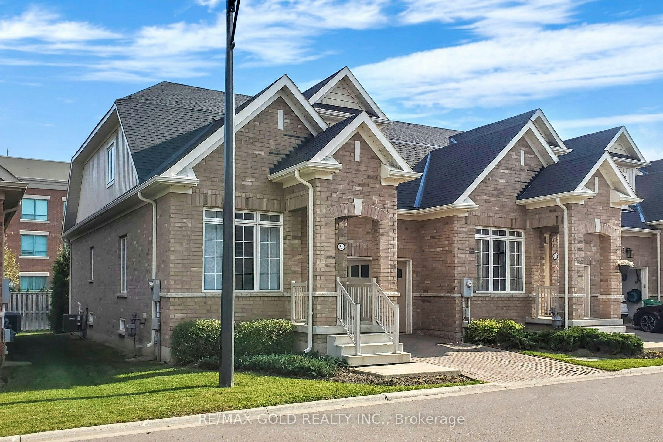 9 Lobelia Street, Brampton, ON, L6R 3Z6