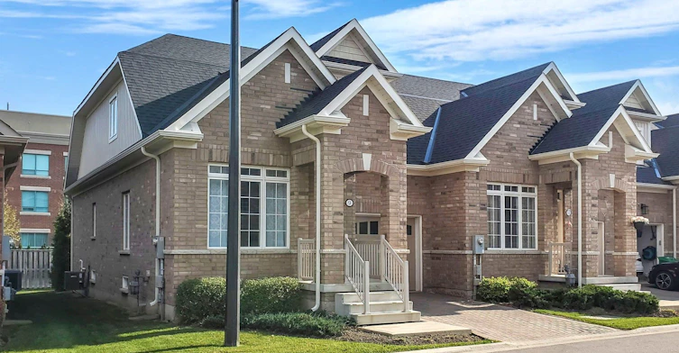 9 Lobelia Street, Brampton, ON, L6R 3Z6
