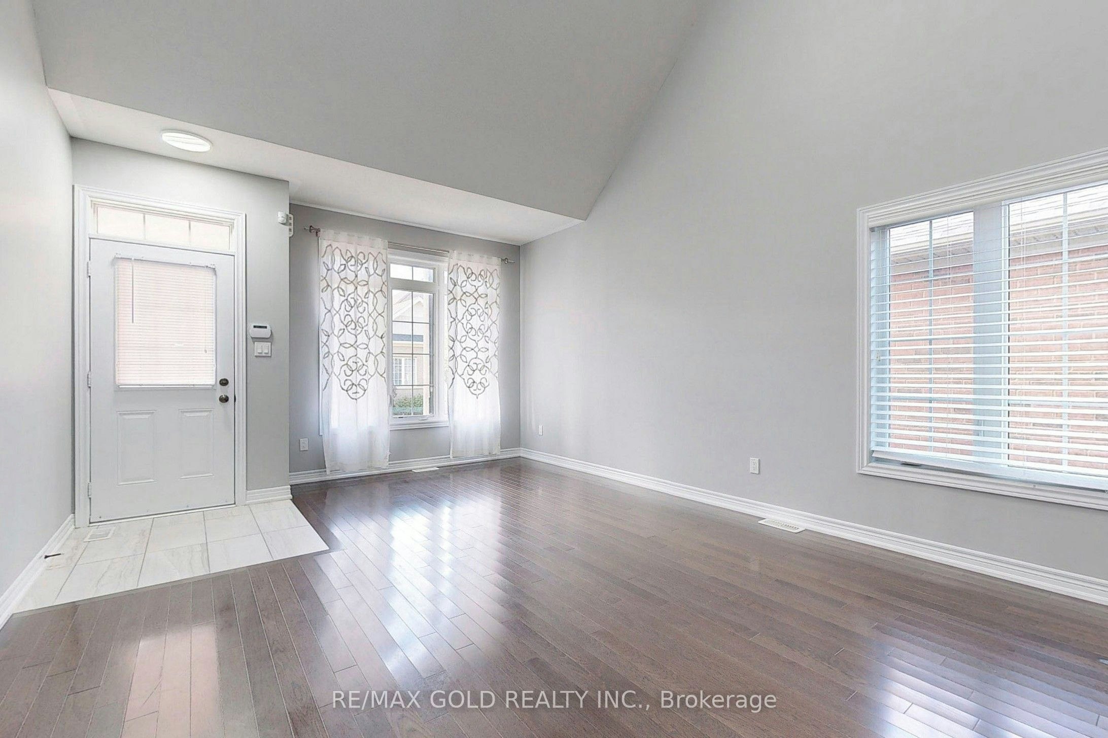 9 Lobelia Street, Brampton, ON, L6R 3Z6 - 3