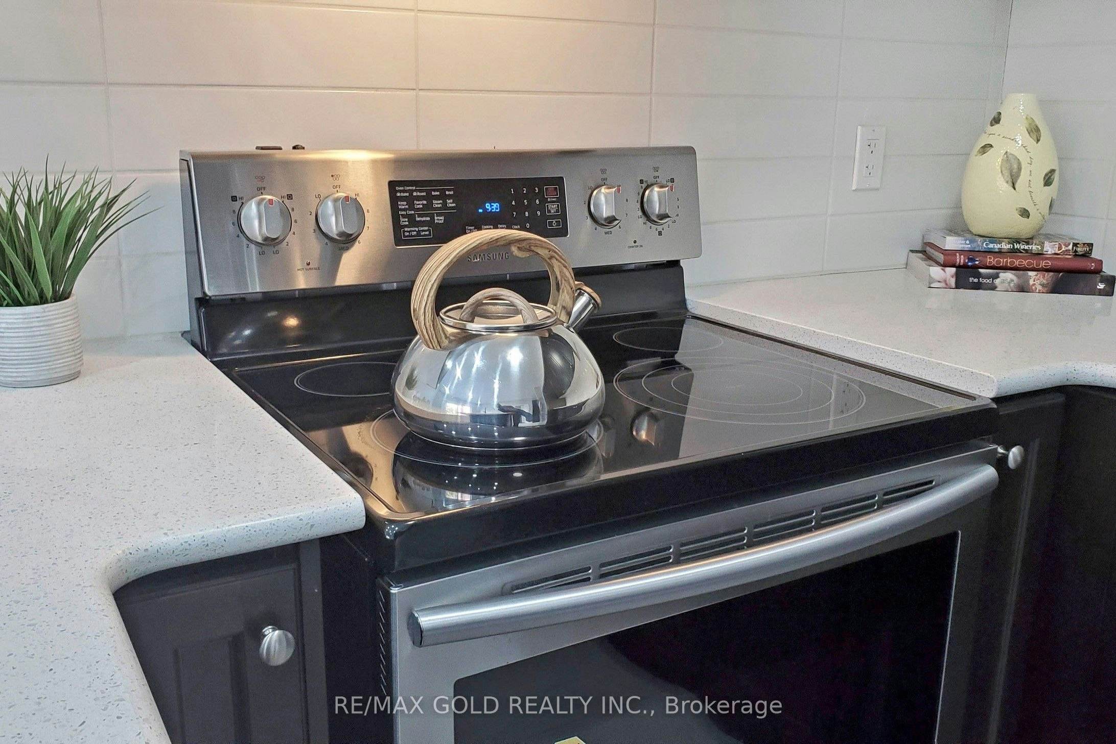 9 Lobelia Street, Brampton, ON, L6R 3Z6 - 11