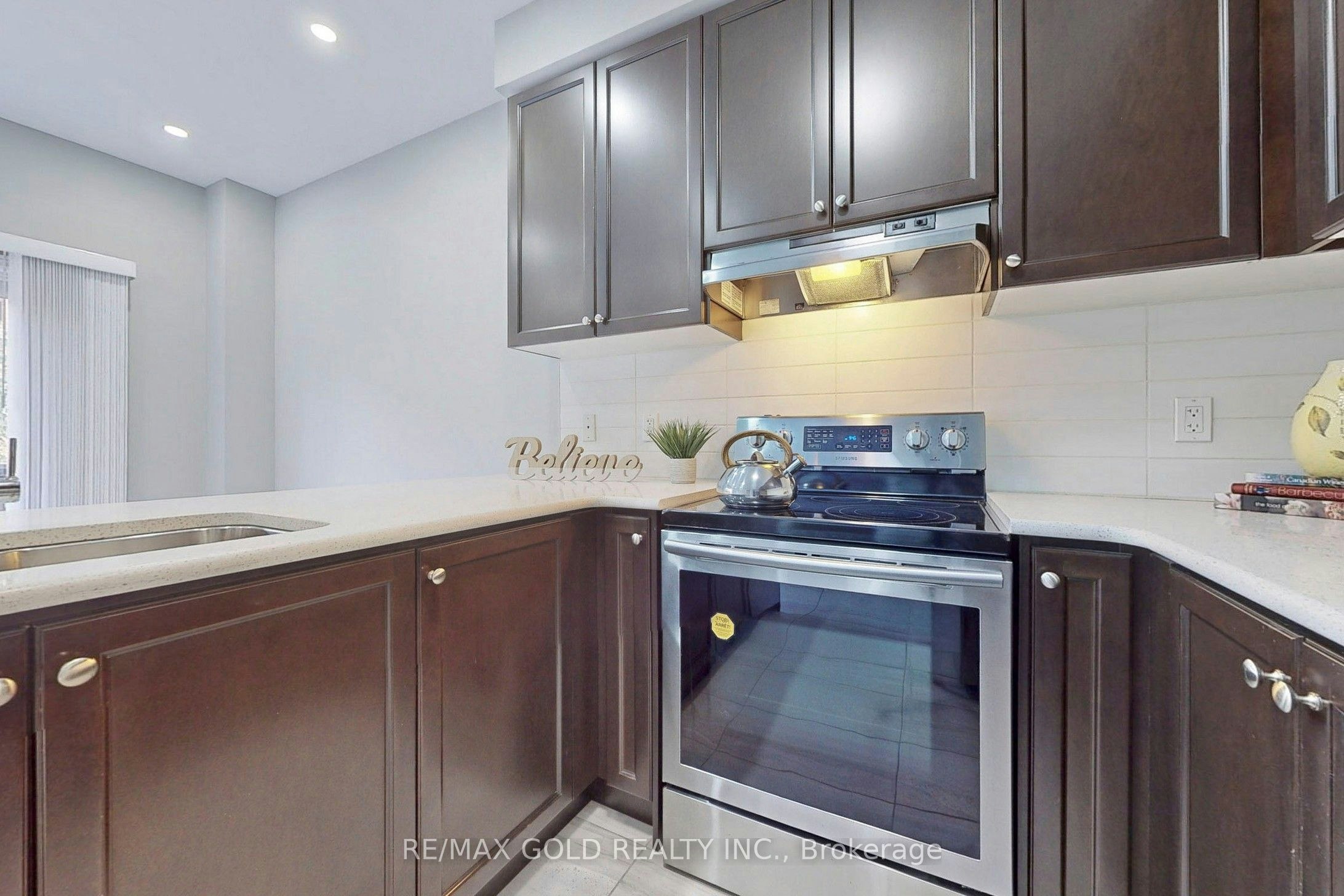 9 Lobelia Street, Brampton, ON, L6R 3Z6 - 9