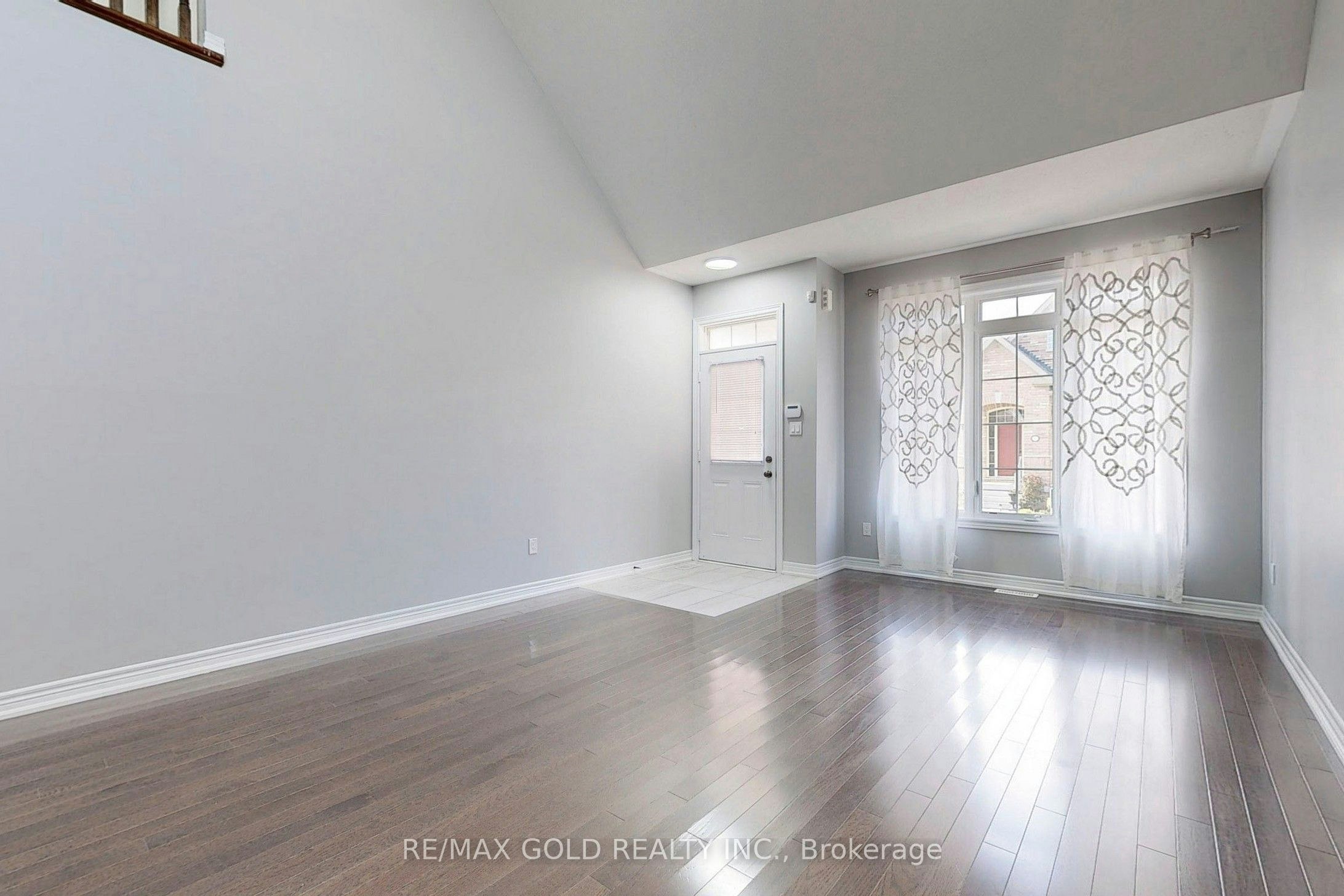9 Lobelia Street, Brampton, ON, L6R 3Z6 - 4