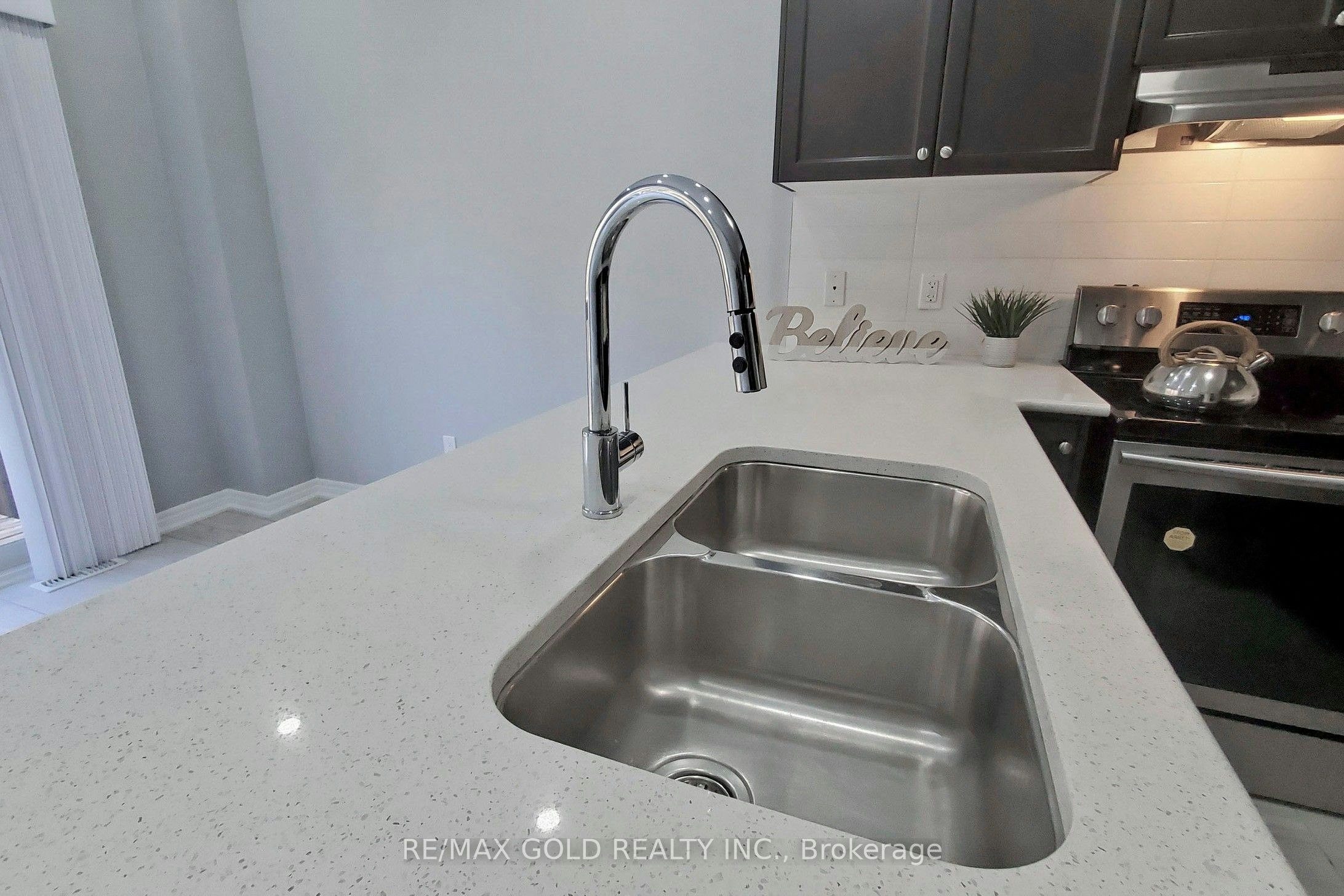 9 Lobelia Street, Brampton, ON, L6R 3Z6 - 10
