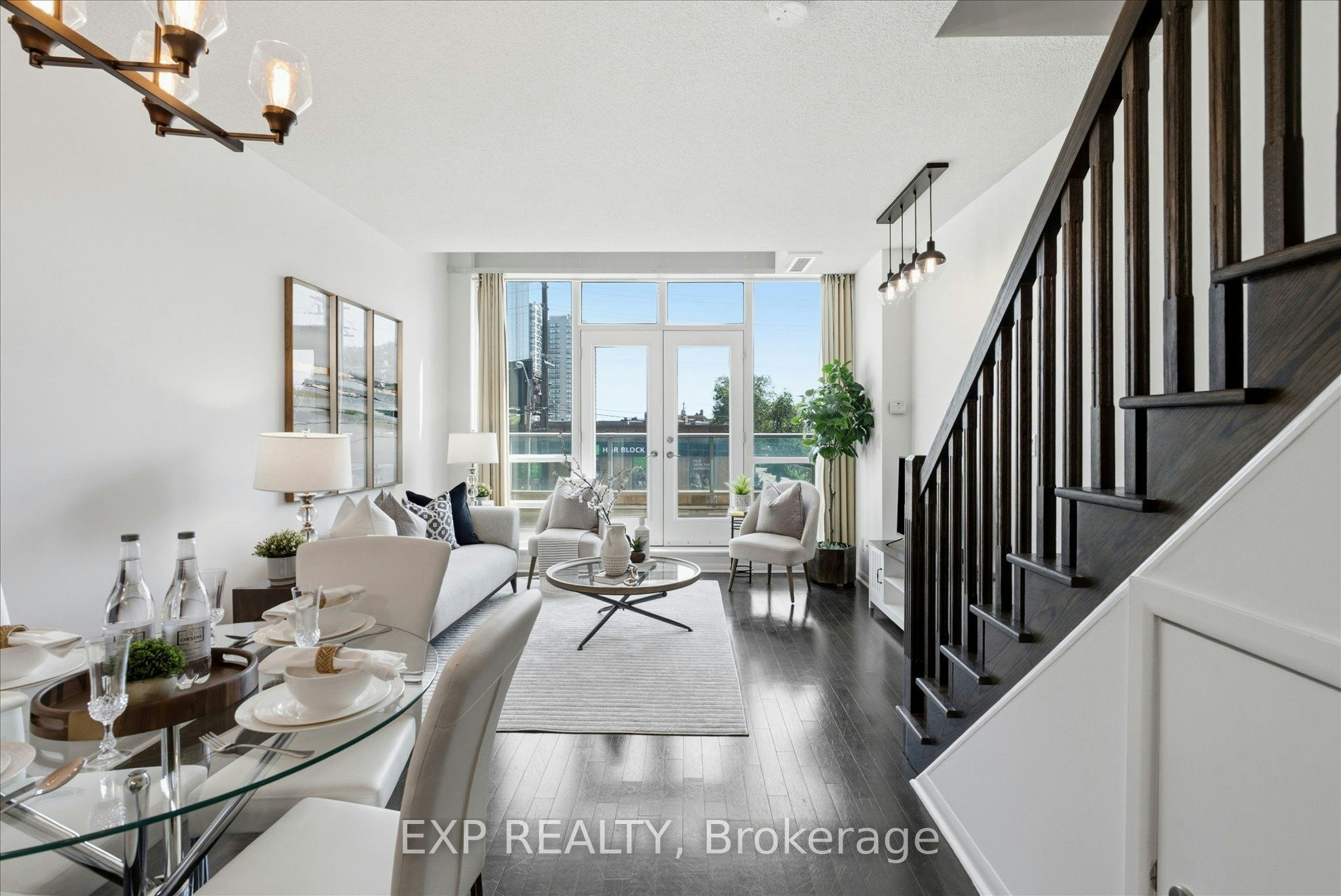 221-3391 Bloor Street W, Toronto, ON, M8X 1G3