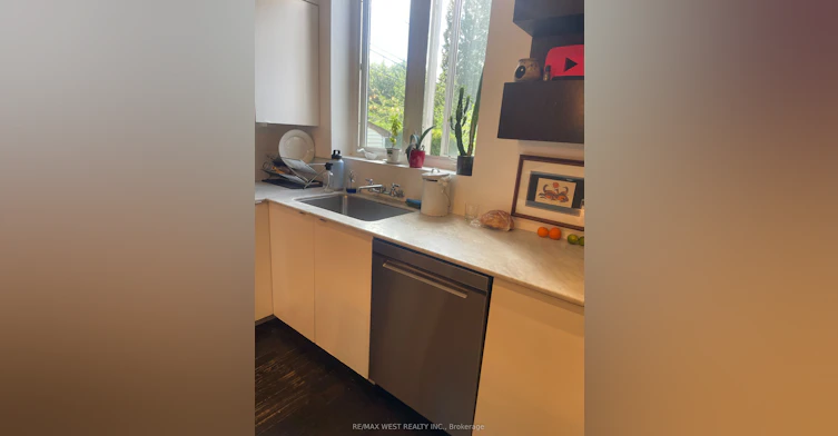 Main & Second-58 Lynd Avenue, Toronto, ON, M6R 1T9 - 12