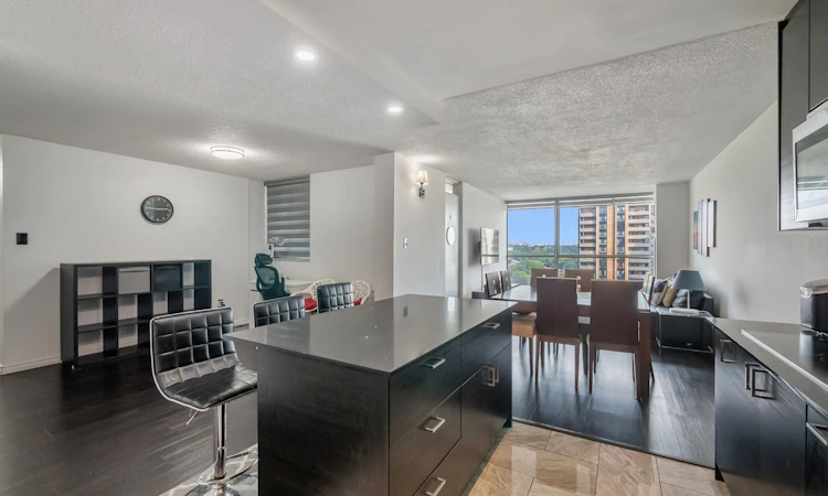 1811-10 Martha Eaton Way