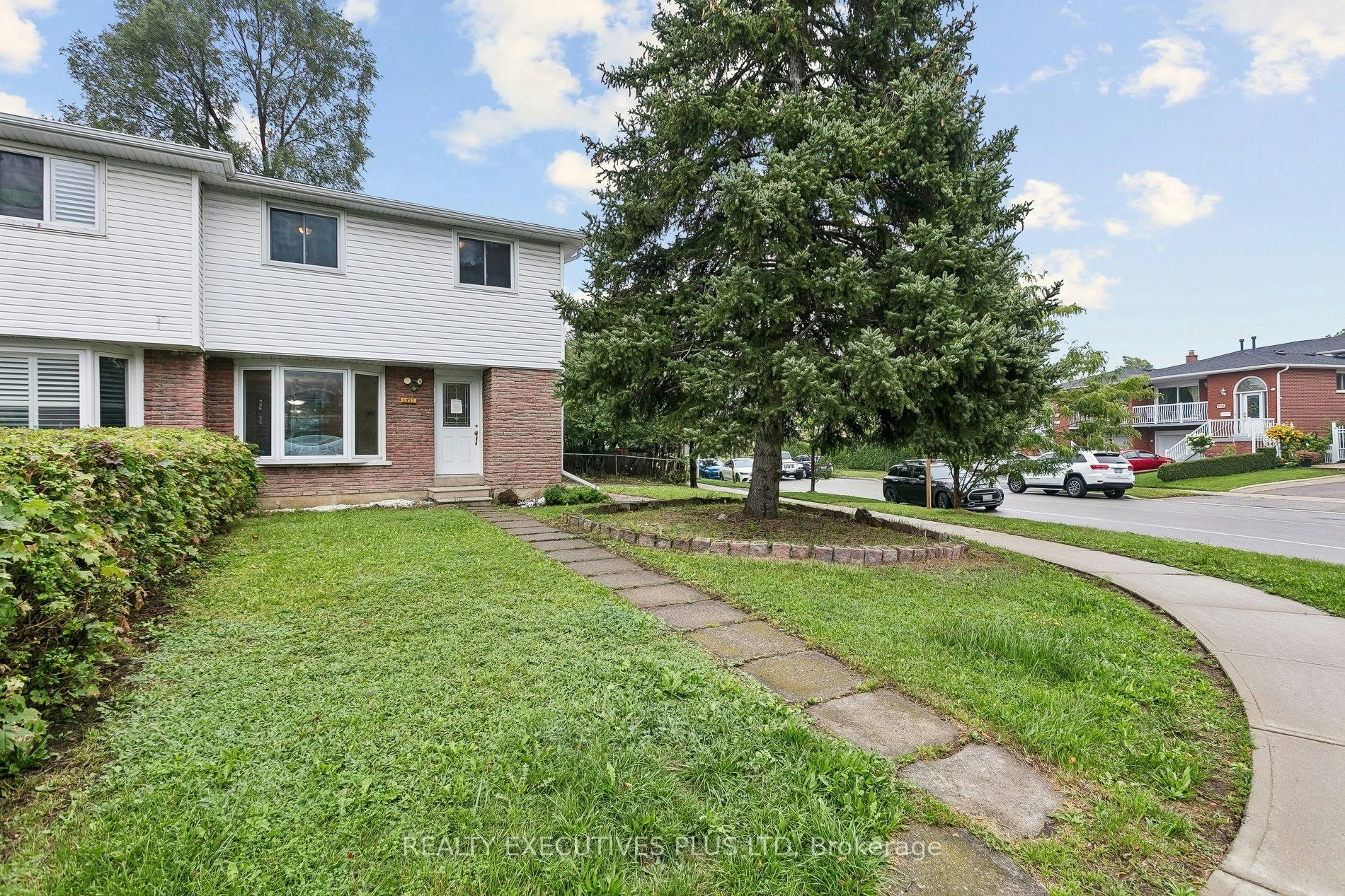 1037 Stainton Drive, Mississauga, ON, L5C 1G3