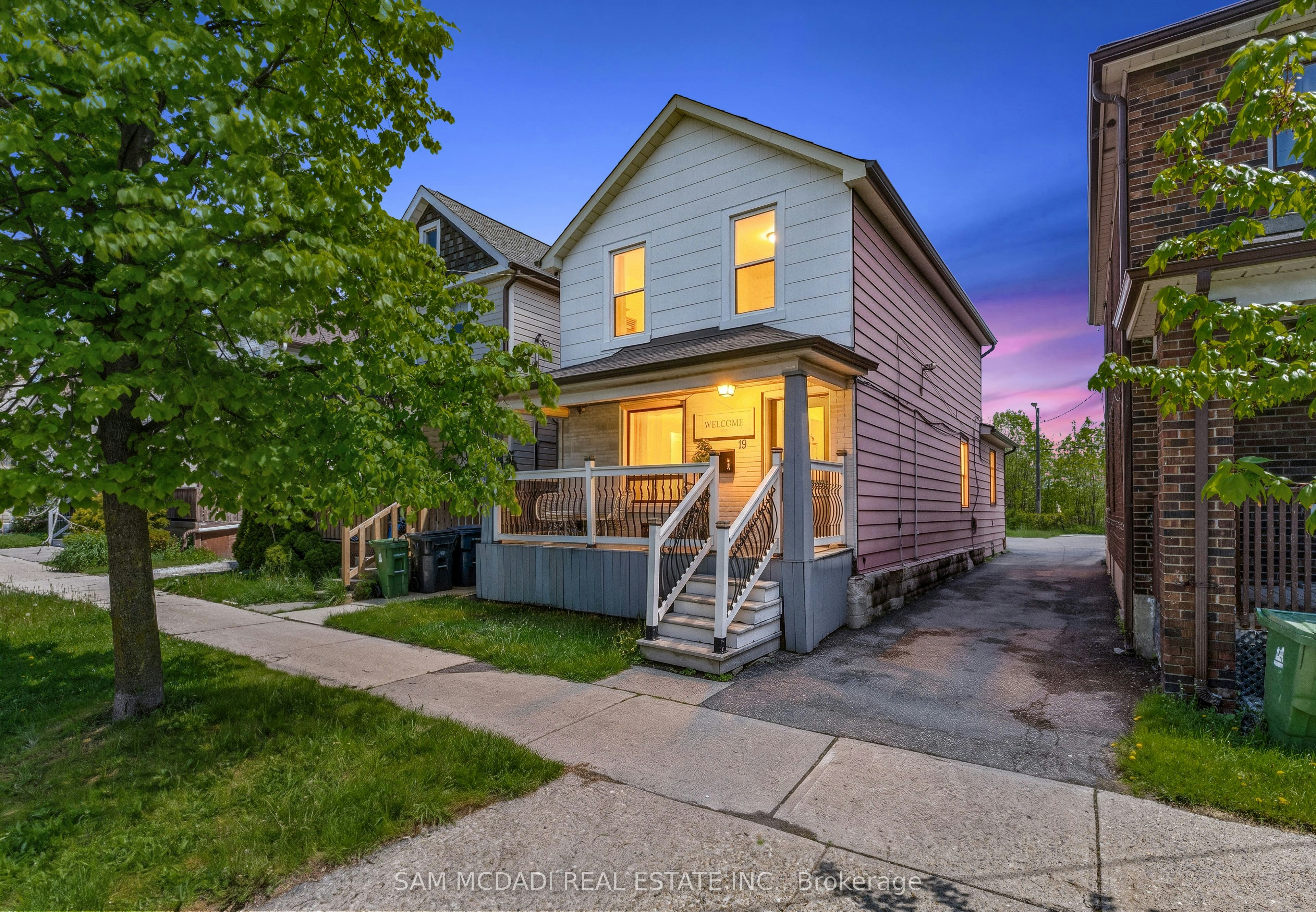 19 Toffee Court, Toronto, ON, M8V 3B9