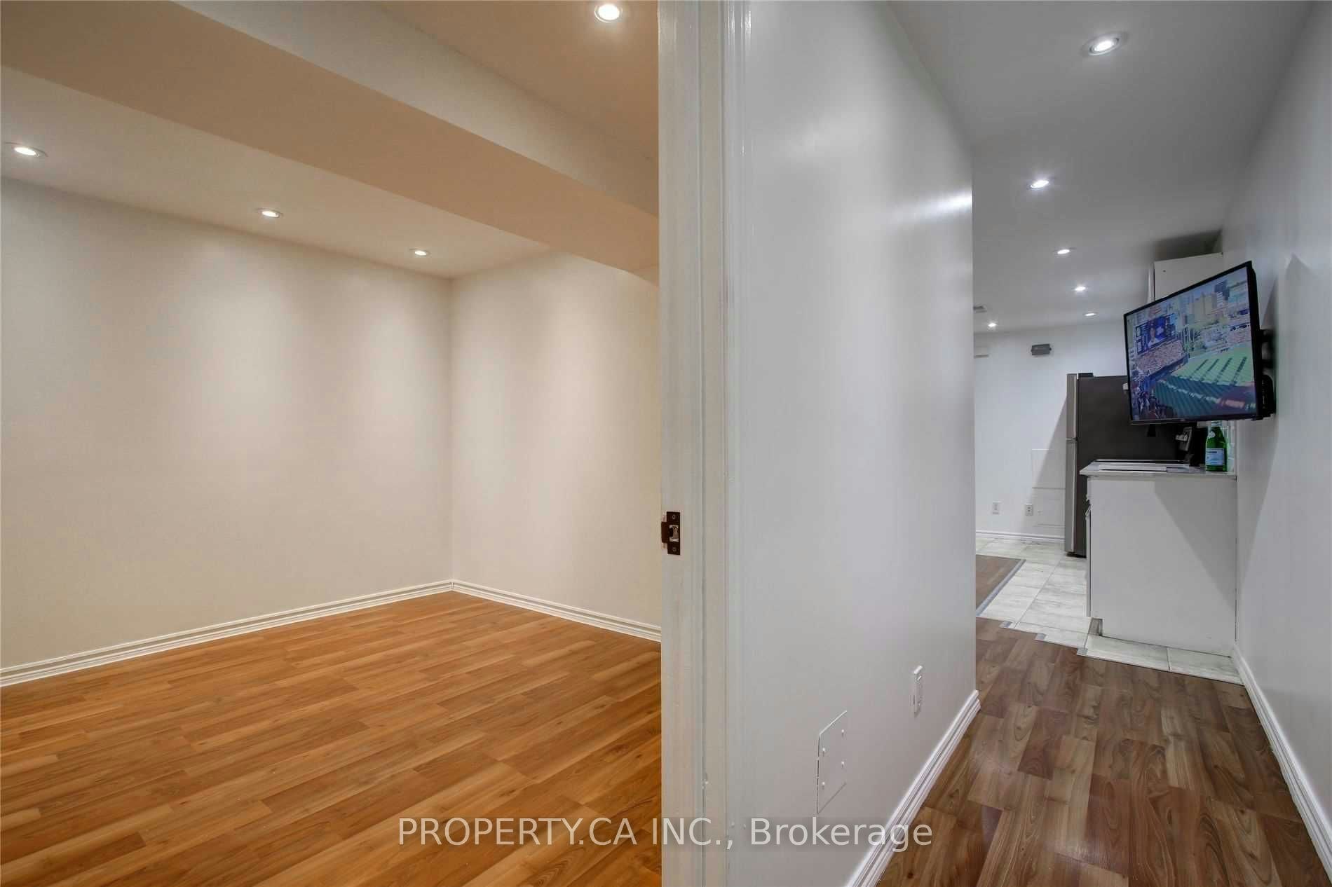 Lower-1012 Ossington Avenue, Toronto, ON, M6G 3V6 - 9