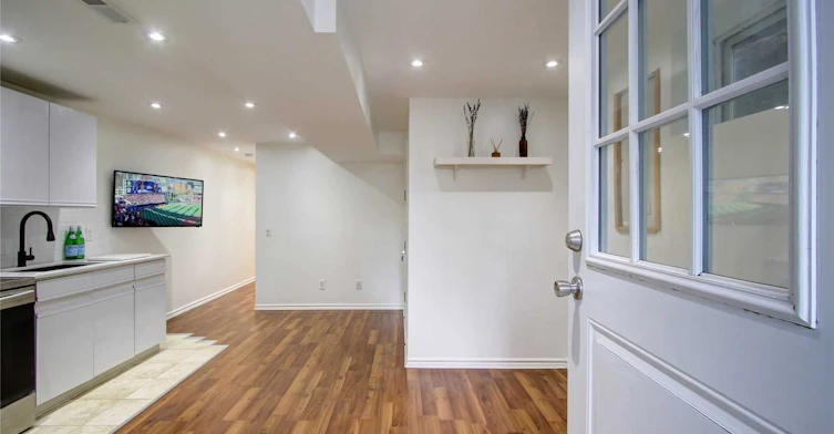 Lower-1012 Ossington Avenue, Toronto, ON, M6G 3V6 - 2