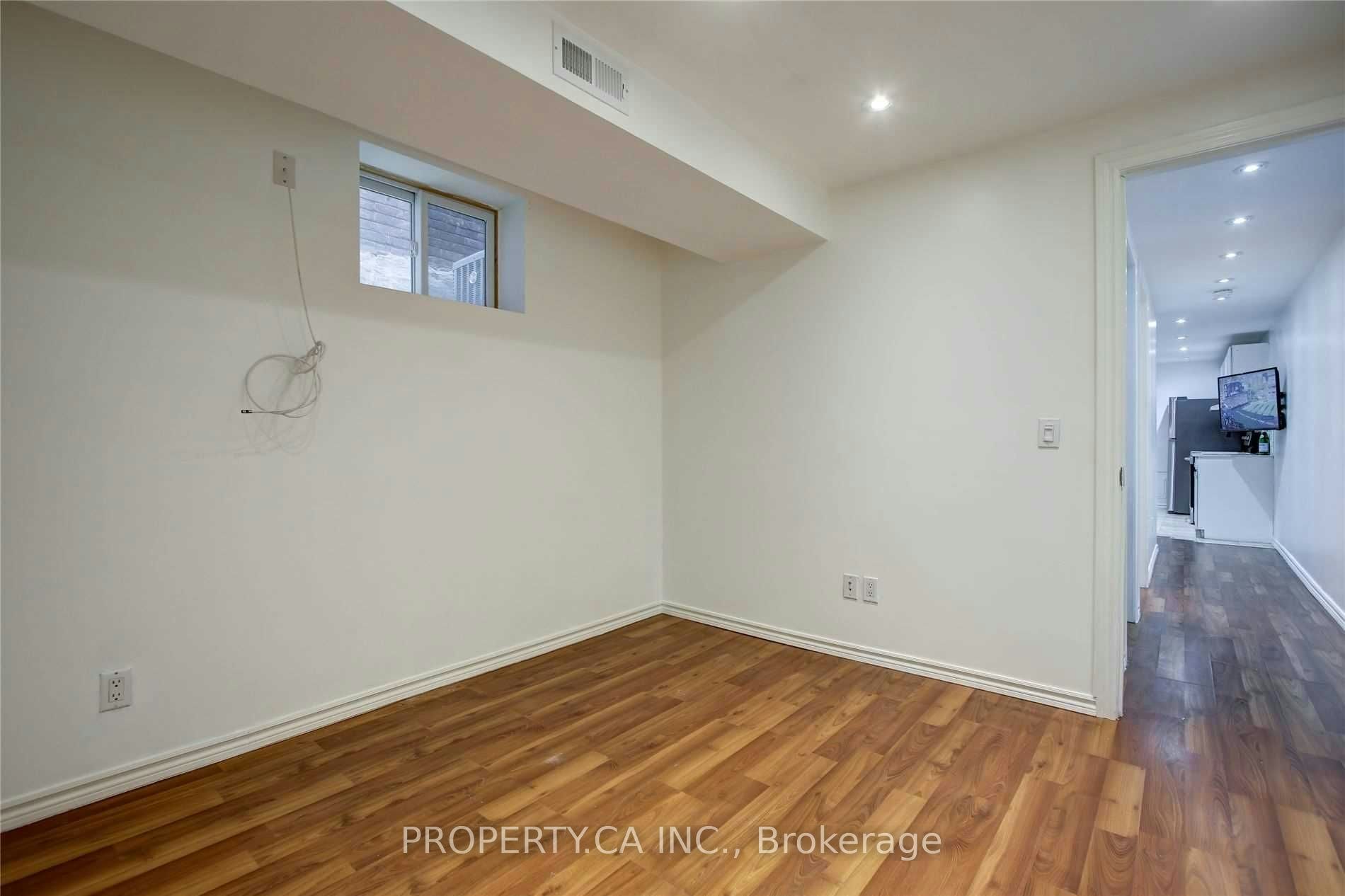 Lower-1012 Ossington Avenue, Toronto, ON, M6G 3V6 - 10