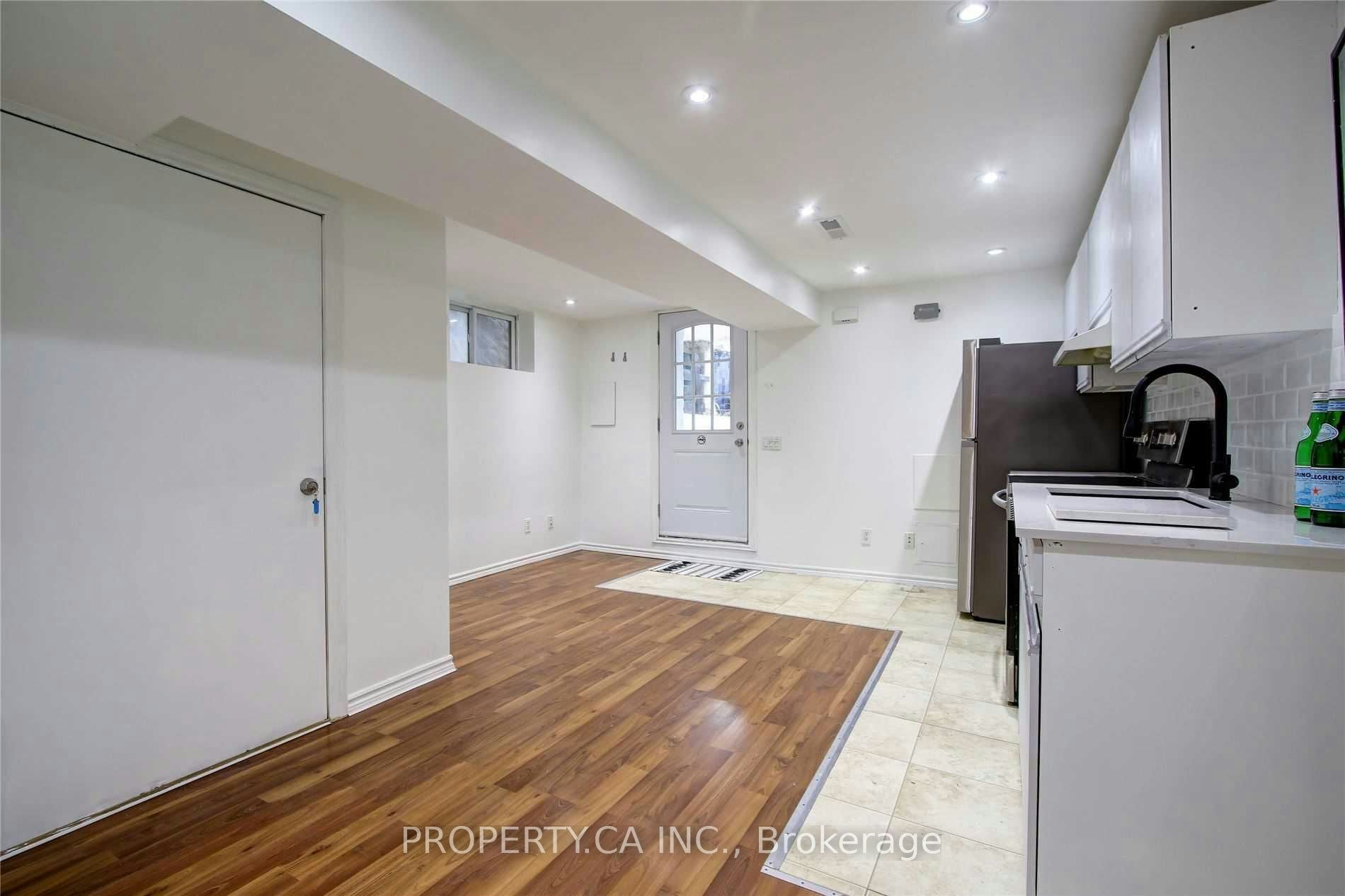 Lower-1012 Ossington Avenue, Toronto, ON, M6G 3V6 - 8