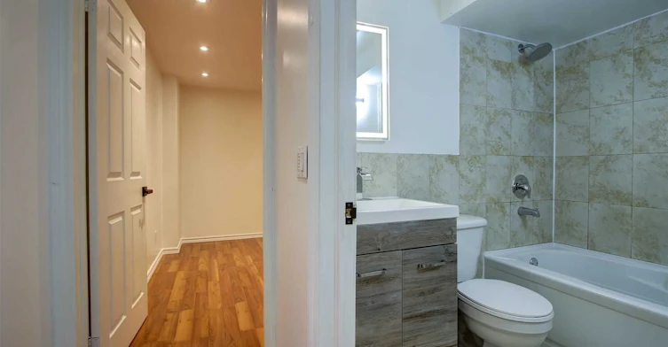 Lower-1012 Ossington Avenue, Toronto, ON, M6G 3V6 - 12