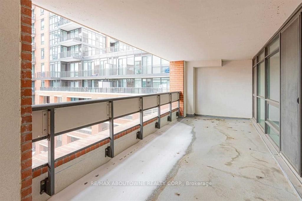 722-830 Lawrence Avenue W, Toronto, ON, M6A 0B6 - 21