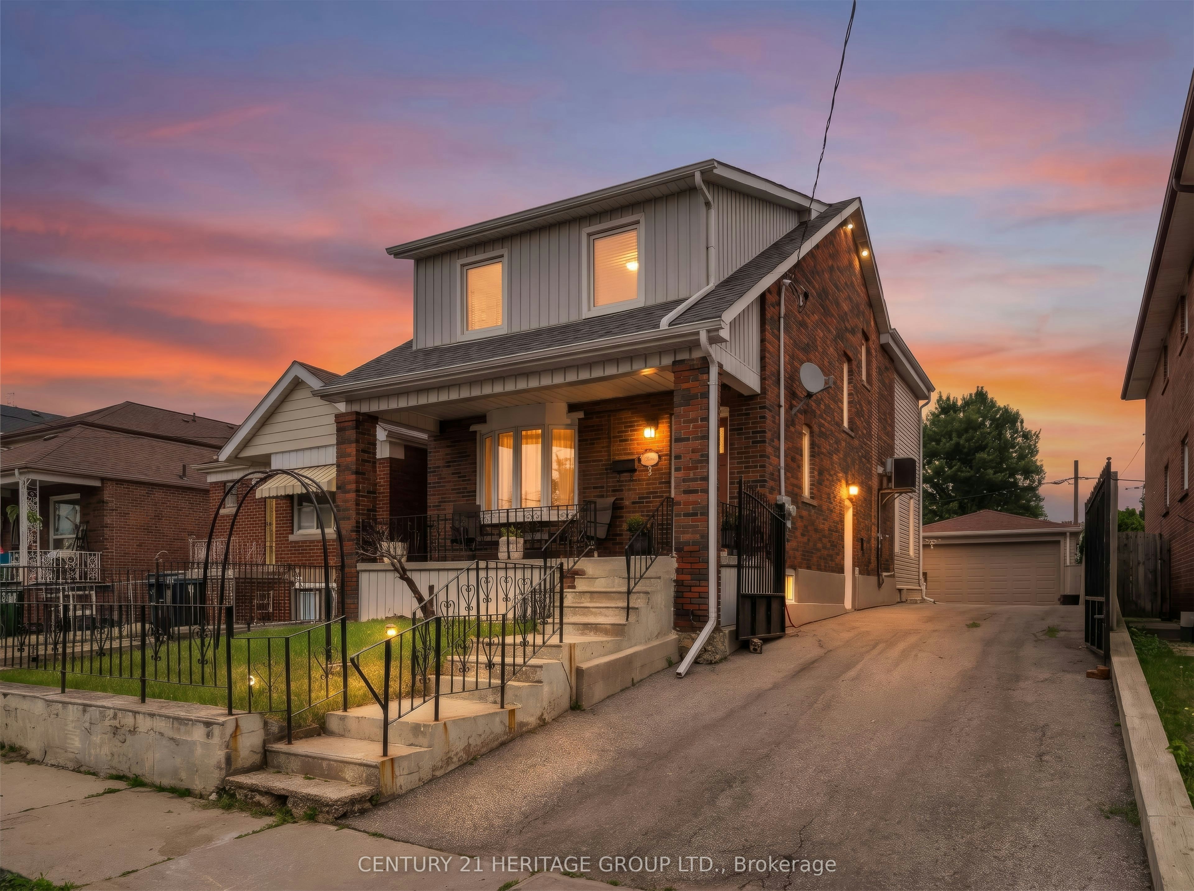 33 Sanderstead Avenue, Toronto, ON, M6E 4X6