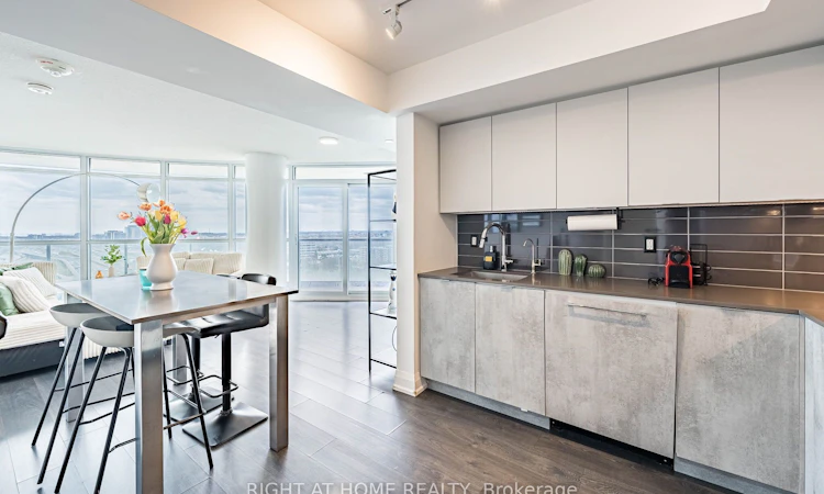 1309-30 Gibbs Road