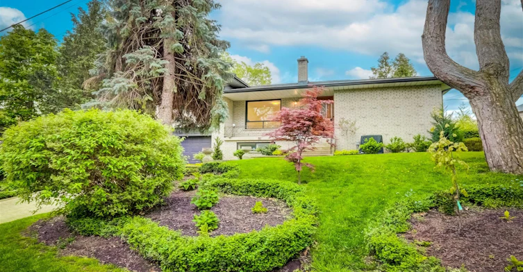 15 Government Road, Toronto, ON, M8X 1V7 - 2