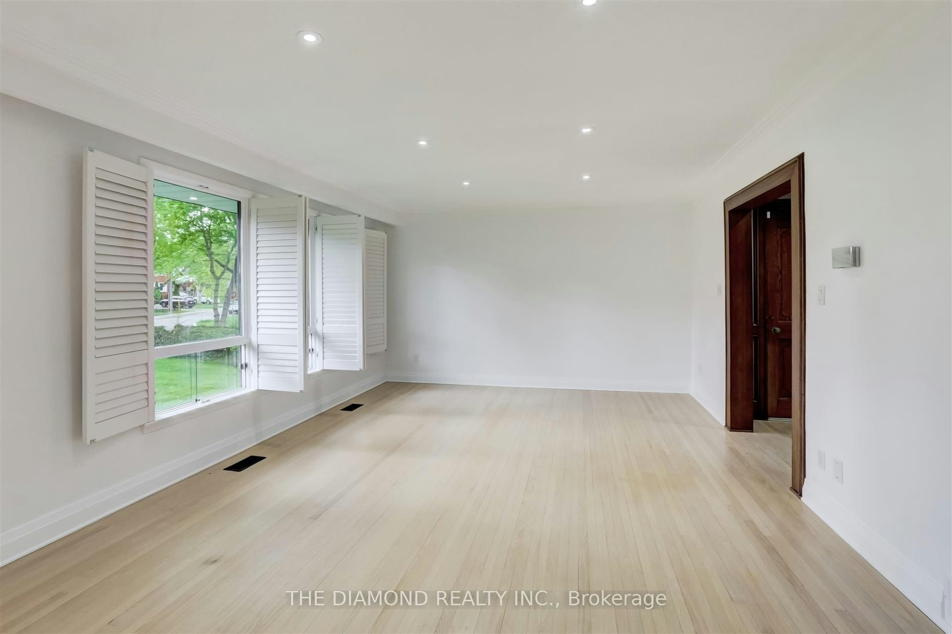 15 Government Road, Toronto, ON, M8X 1V7 - 13