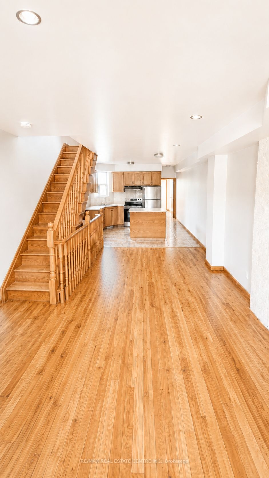 Upper-908 Ossington Avenue, Toronto, ON, M6G 3V1