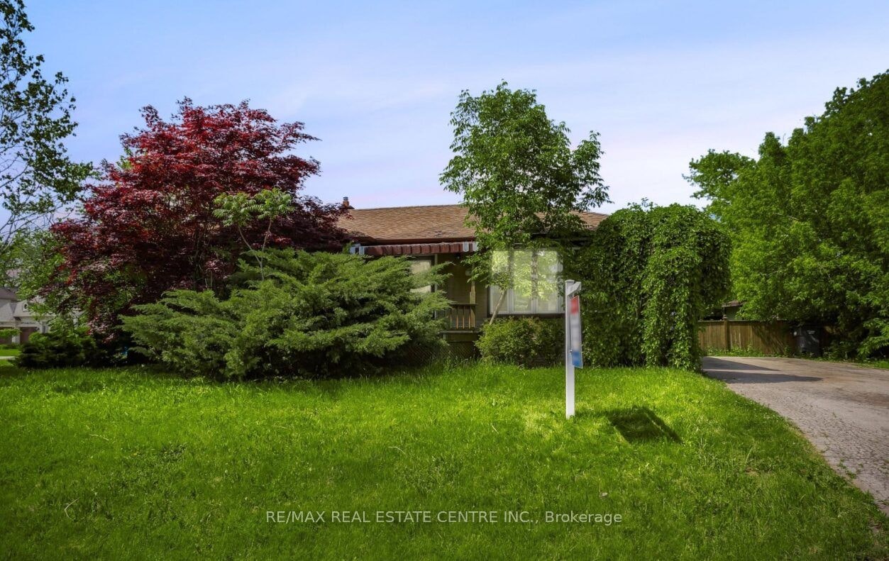 474 Seaton Drive, Oakville, ON, L6L 3Y5