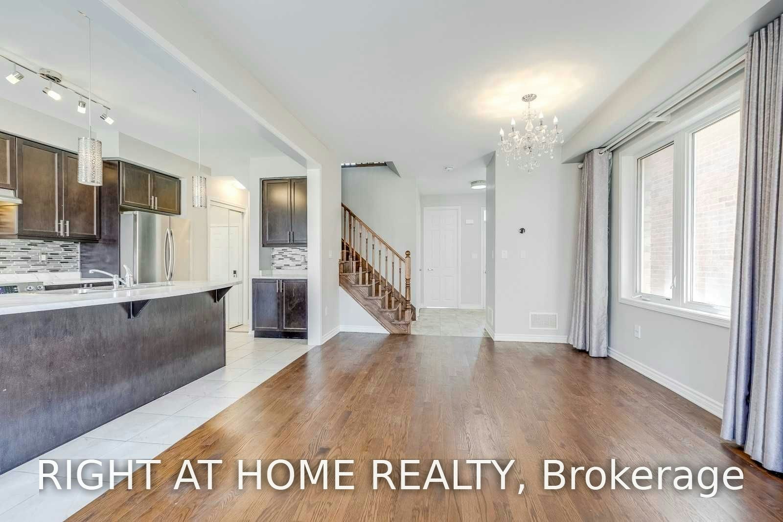 Upper-455 Clarkson Gate, Milton, ON, L9E 0B7 - 2