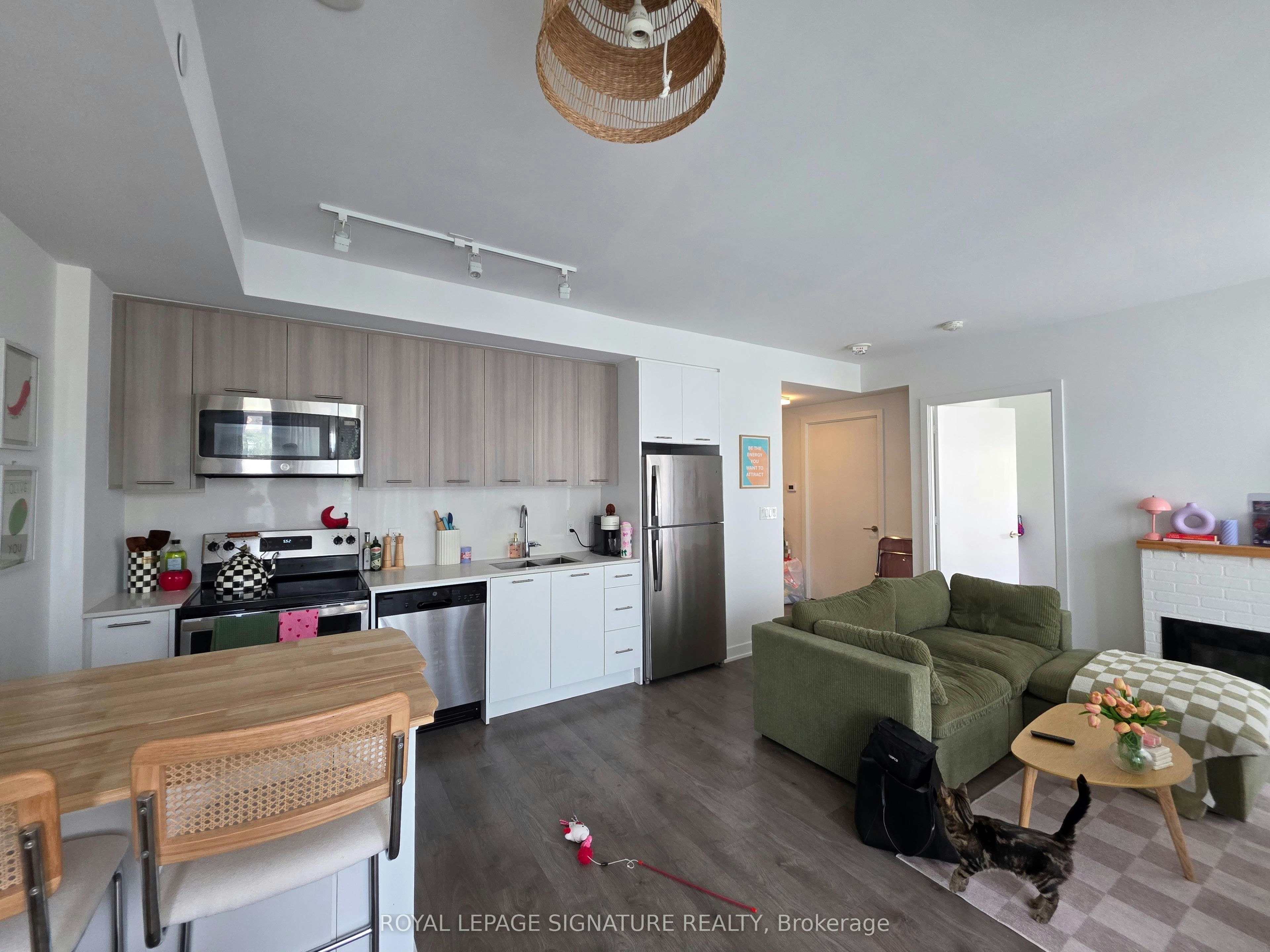 210-180 Veterans Drive - 5