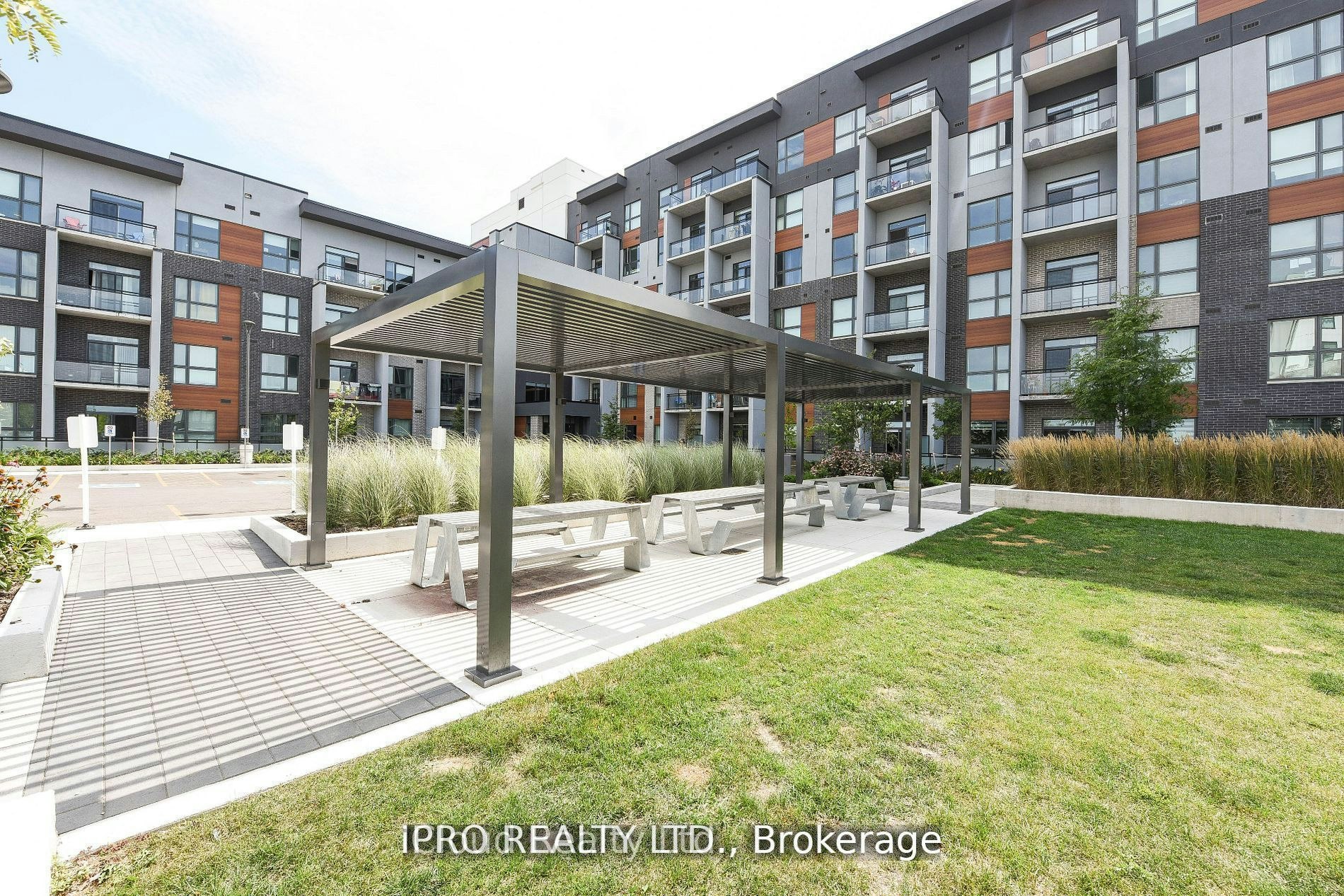 004-95 Dundas St W Street, Oakville, ON, L6M 5N4