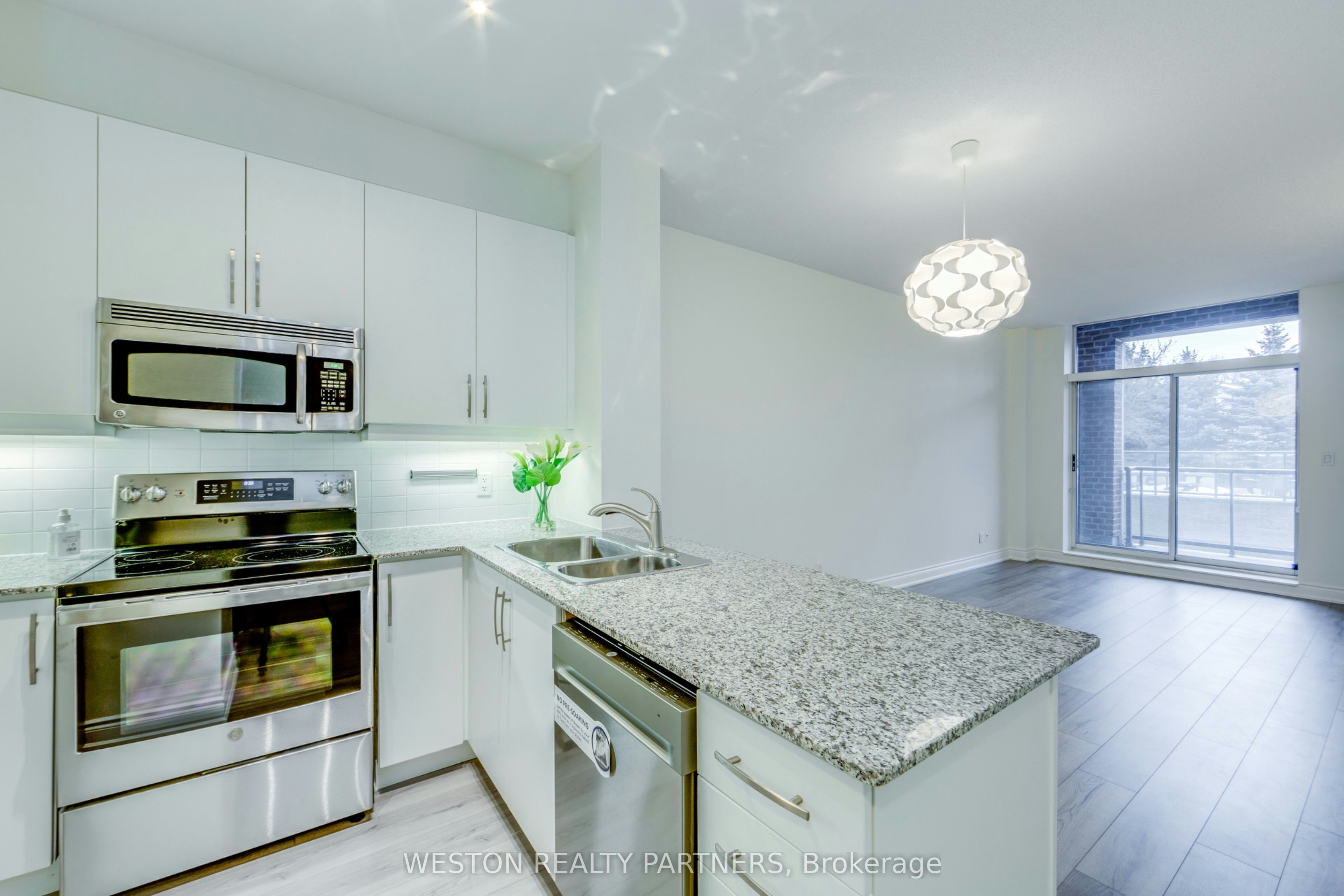 118-25 Earlington Avenue, Toronto, ON, M8X 3A3 - 12