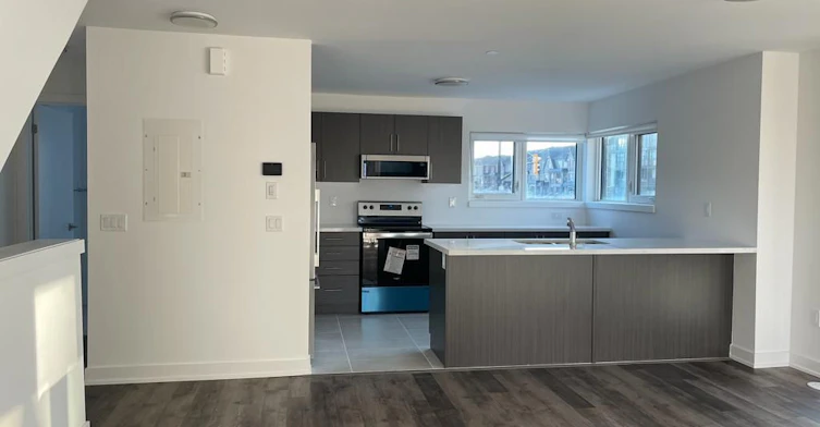 25-175 Veterans Drive, Brampton, ON, L7A 5L2 - 2