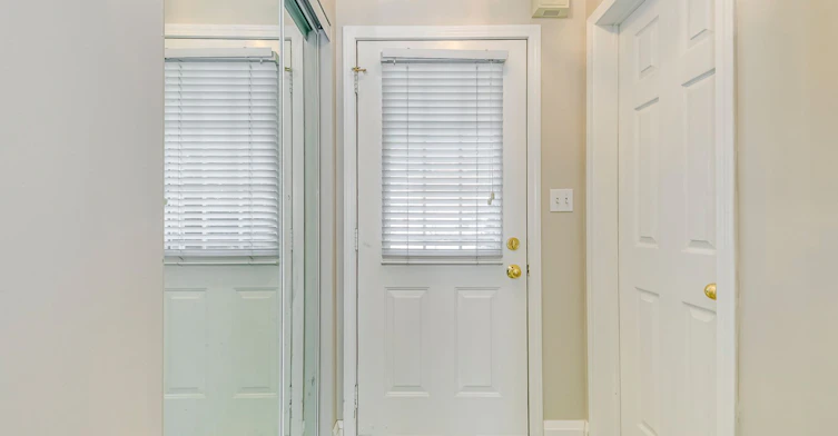 4432 Peter Drive, Burlington, ON, L7L 6S7 - 2