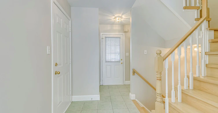 4432 Peter Drive, Burlington, ON, L7L 6S7 - 3