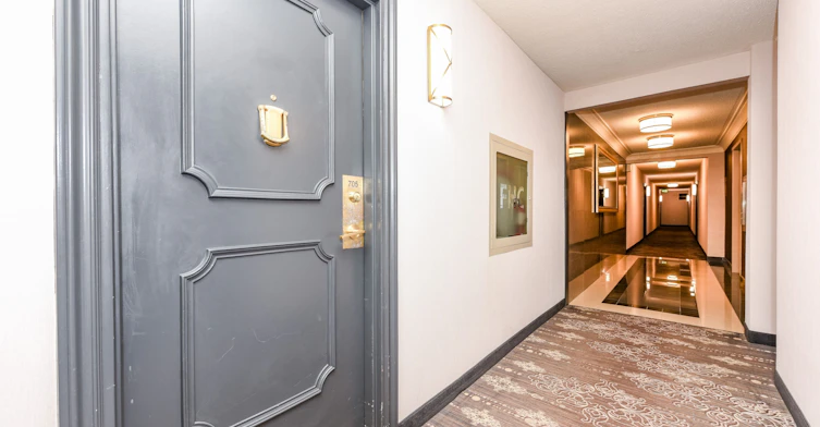 705-2055 Upper Middle Road, Burlington, ON, L7P 3P4 - 3