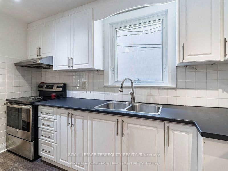 24 Elsfield Road, Toronto, ON, M8Y 3R4 - 7