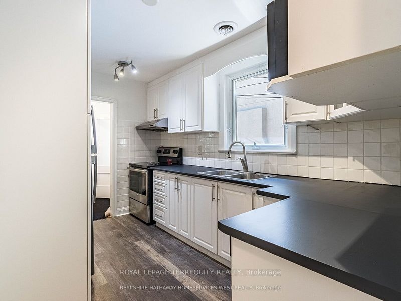 24 Elsfield Road, Toronto, ON, M8Y 3R4 - 6