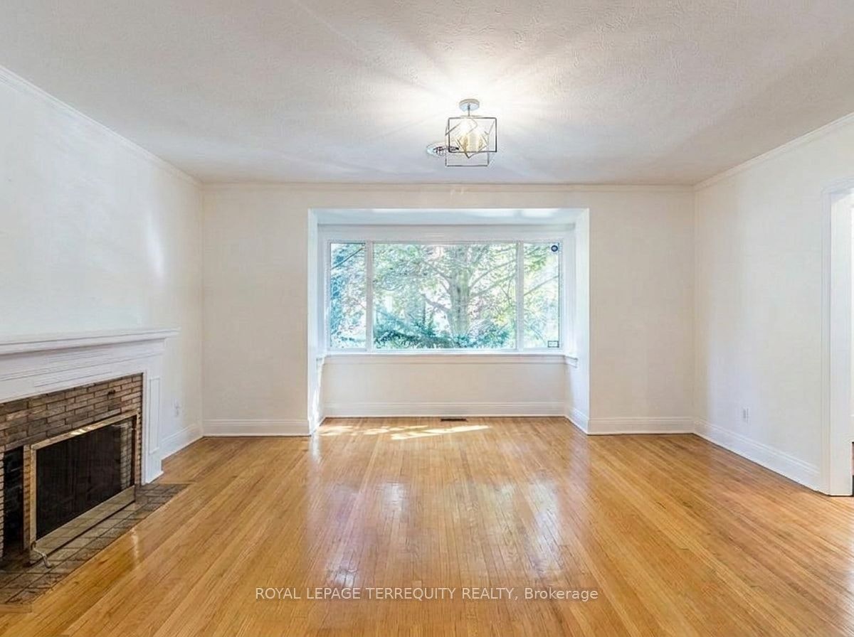 24 Elsfield Road, Toronto, ON, M8Y 3R4 - 2