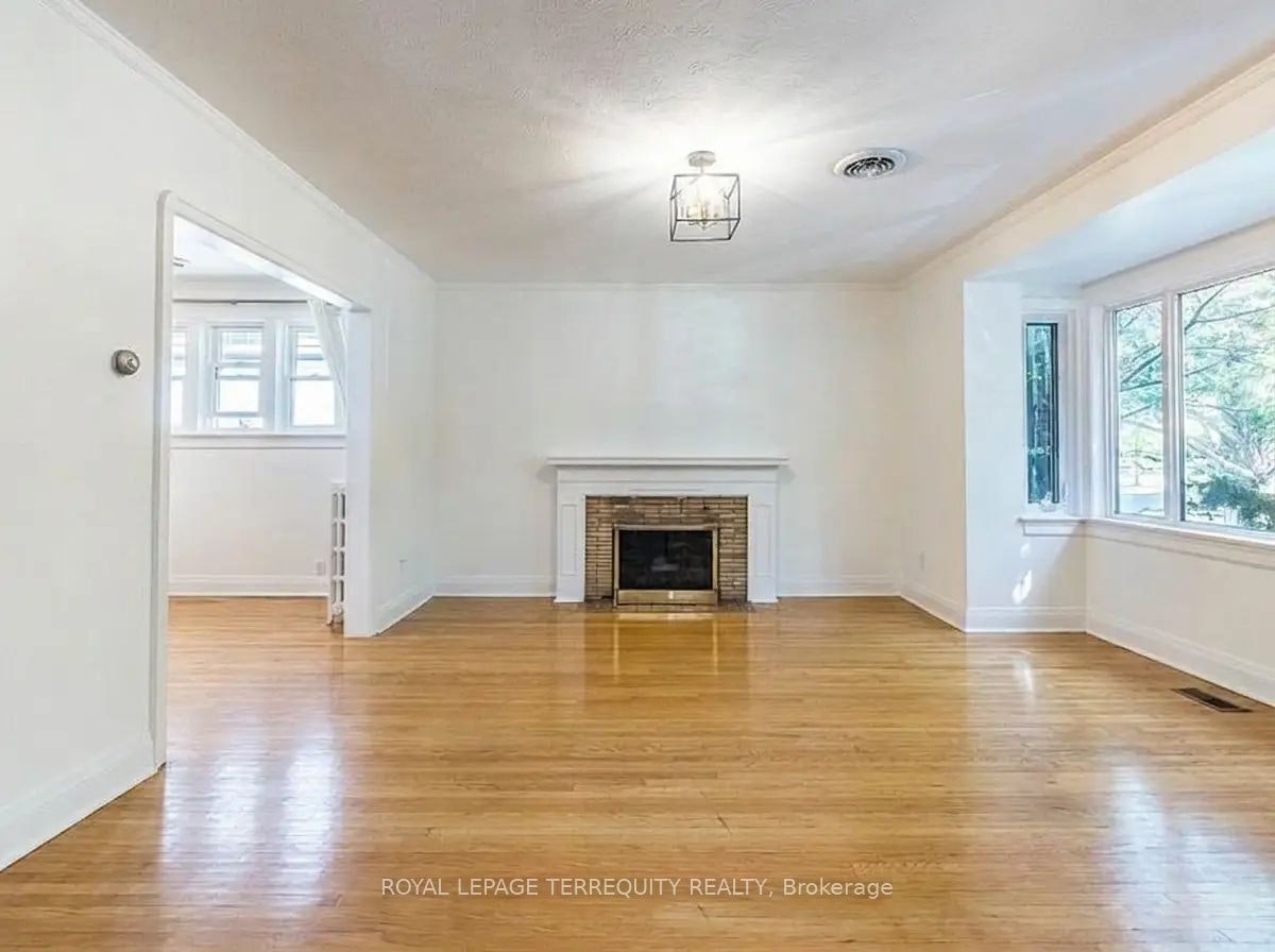 24 Elsfield Road, Toronto, ON, M8Y 3R4 - 3
