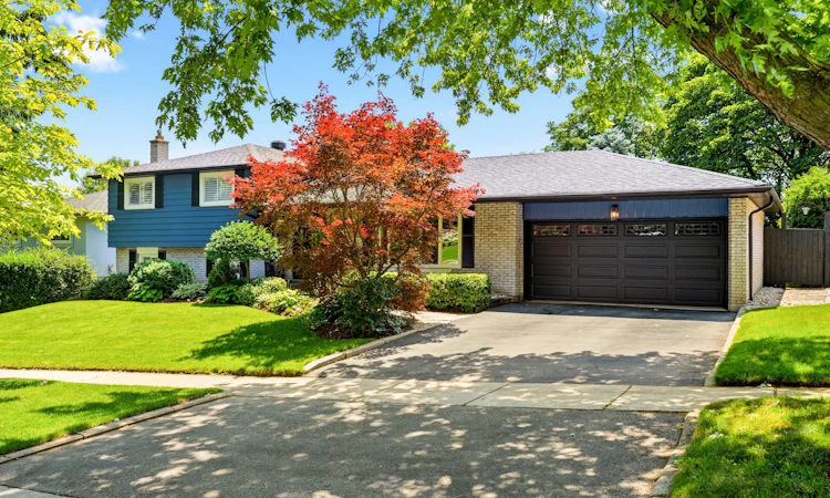 1281 Lakeview Drive
