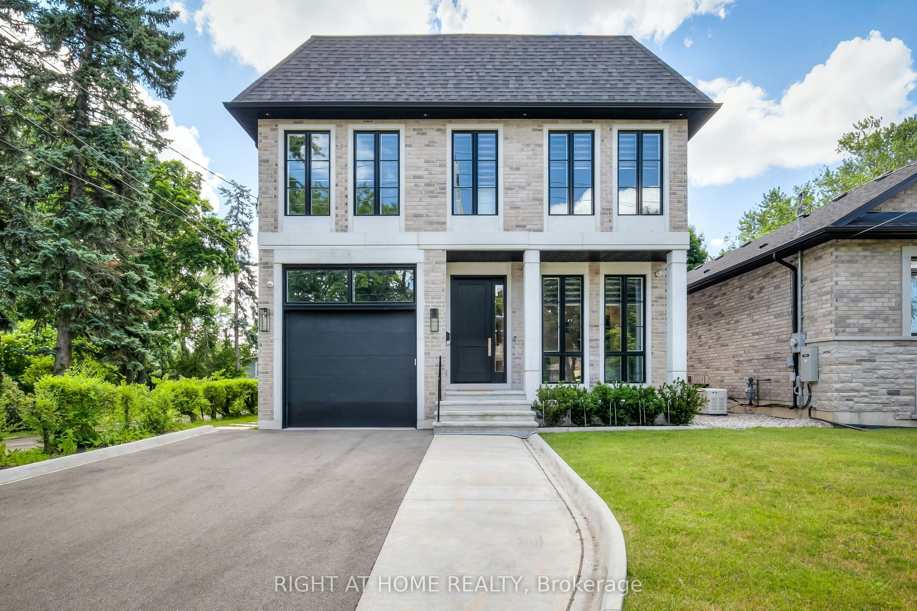 124 Shaver Avenue N, Toronto, ON, M9B 4N8